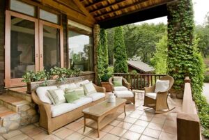 ivy-patio-pillars